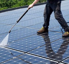 Cách vệ sinh pin năng lượng mặt trời hiệu quả và đơn giản nhất