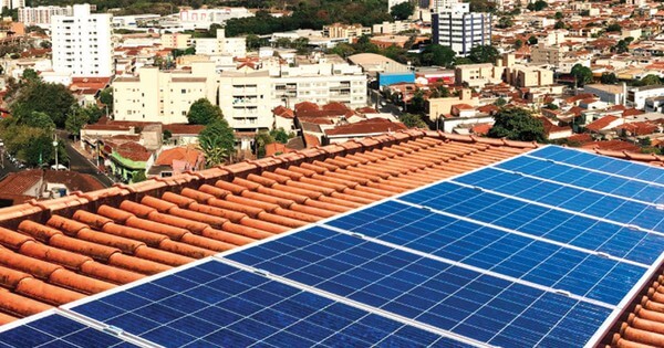 Cách tính thời gian hoàn vốn của hệ thống năng lượng mặt trời mái nhà 