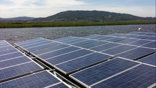 Điện mặt trời nổi: Giải pháp điện mặt trời trên mặt nước mới hiện nay
