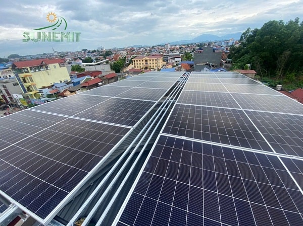 Tấm pin mặt trời có thể phát huy công năng khi trời mây mưa?