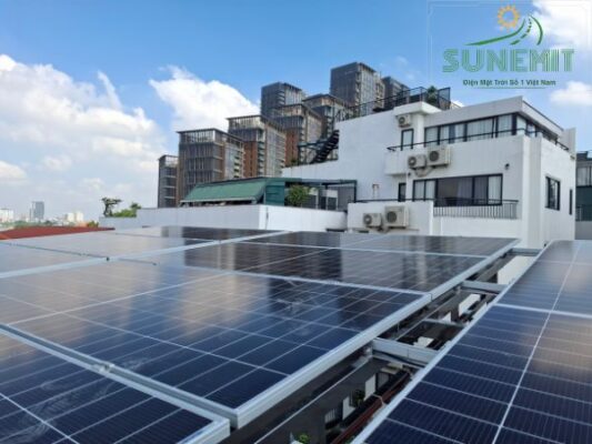 Tận thấy hệ thống điện mặt trời kèm pin lưu trữ 12kWh tại quận Tây Hồ, TP. Hà Nội