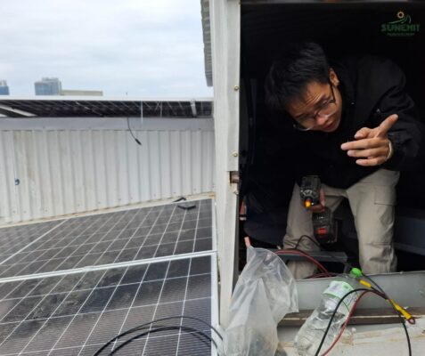 Xem kỹ sư SUNEMIT thi công dây DC tại Dự án Đào Tấn 12.4kWp