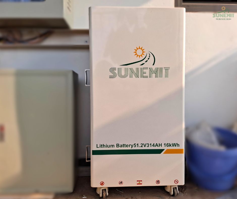 hệ thống điện mặt trời kết hợp pin lưu trữ — SUNEMIT thi công